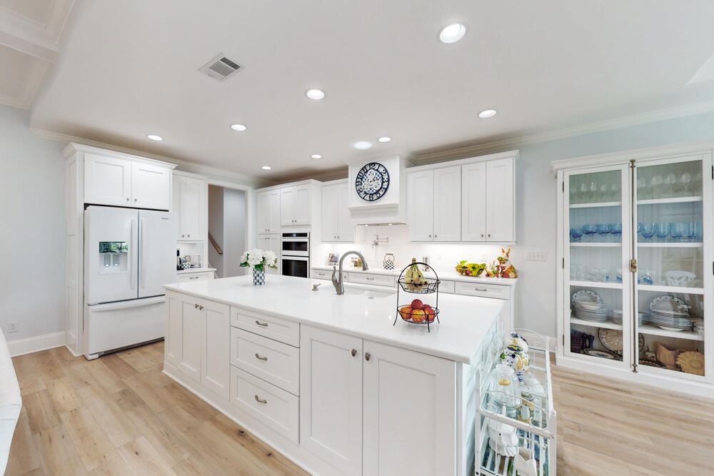 847 Steeplechase Road Aiken, SC 29803 - Photo 6 of 44 Kitchen with Large Island!