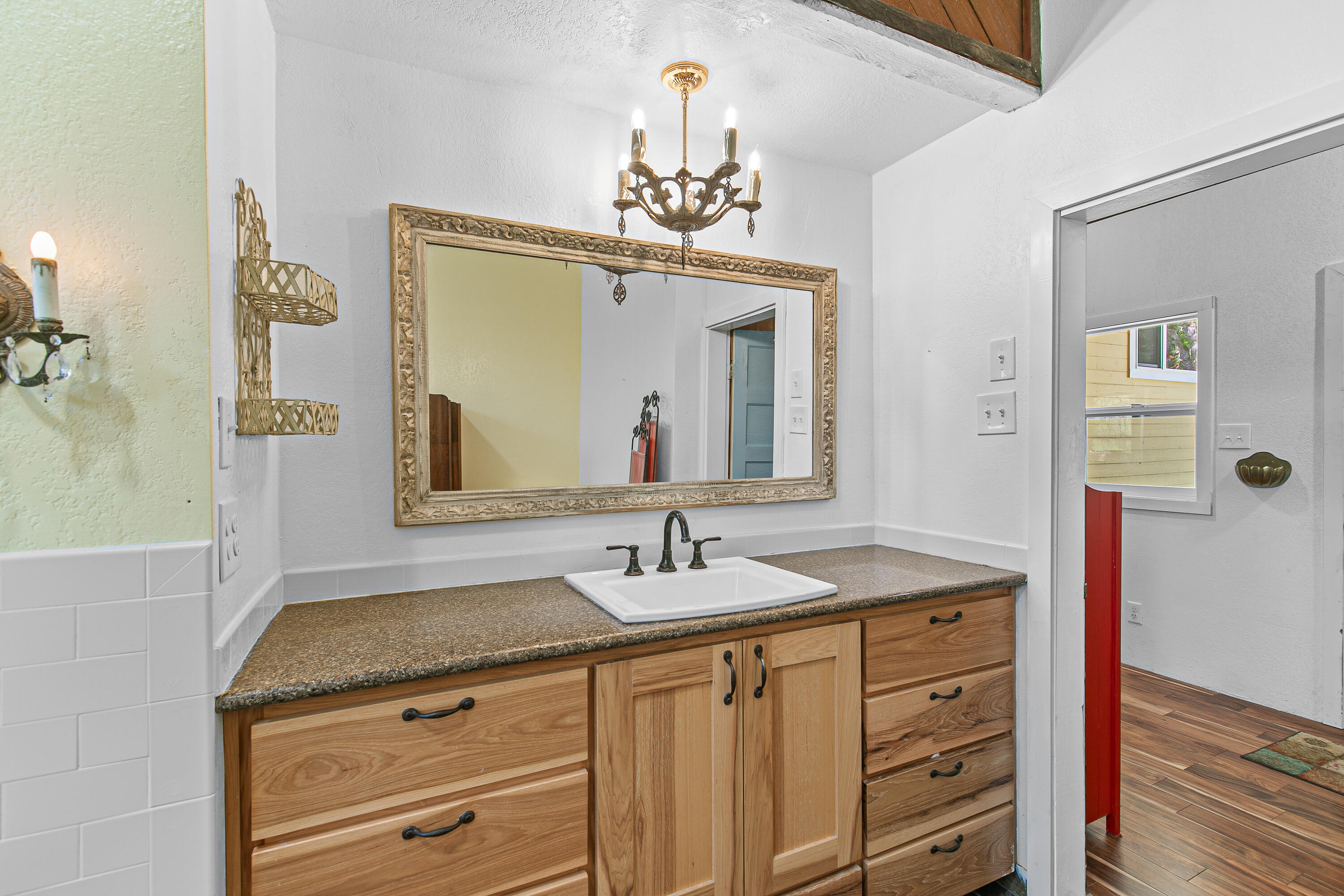 4780 Andrews Road Medford, OR 97501 - Photo 21 of 47 Master Bathroom