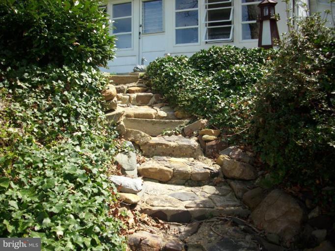 5 Borens Shore Road Elkton, MD 21921 - Photo 6 of 8 Staircase