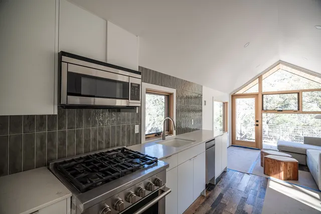 $2,995,000 | 83 Leakey Tx 78873, Leakey, TX 78873