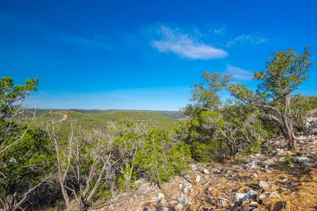 $2,995,000 | 83 Leakey Tx 78873, Leakey, TX 78873