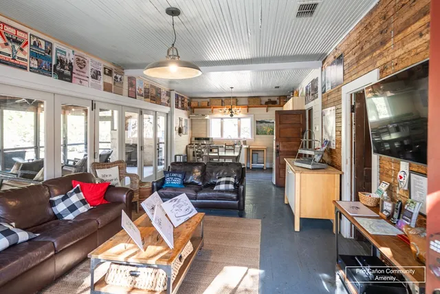 $2,995,000 | 83 Leakey Tx 78873, Leakey, TX 78873