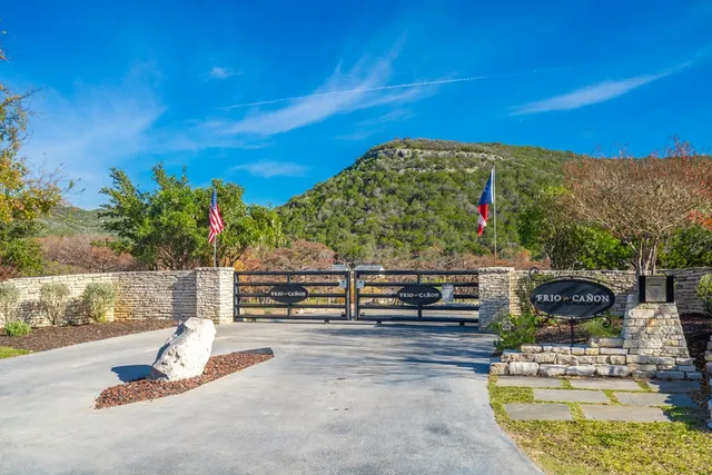 $2,995,000 | 83 Leakey Tx 78873, Leakey, TX 78873