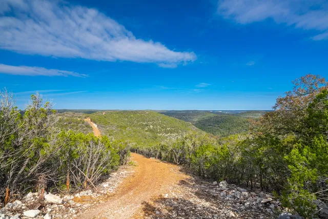 $2,995,000 | 83 Leakey Tx 78873, Leakey, TX 78873