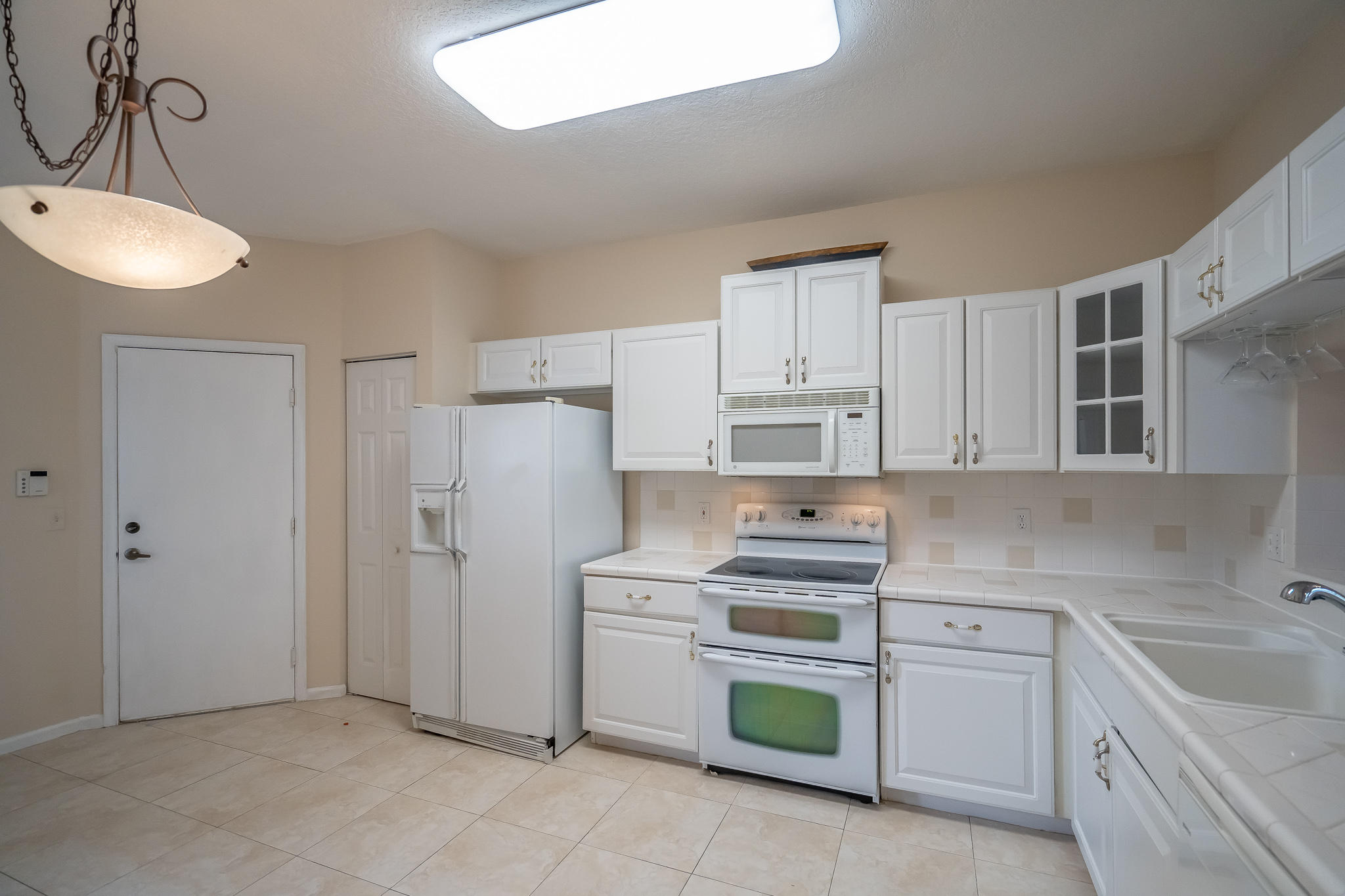 21109 Vía Eden Boca Raton, FL 33433 - Photo 6 of 51 DSC06881