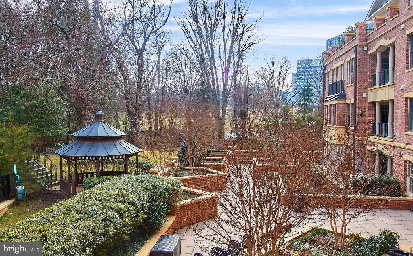 1781 Chain Bridge Road, Unit 201 McLean, VA 22102 - Photo 50 of 51 Courtyard with sitting area