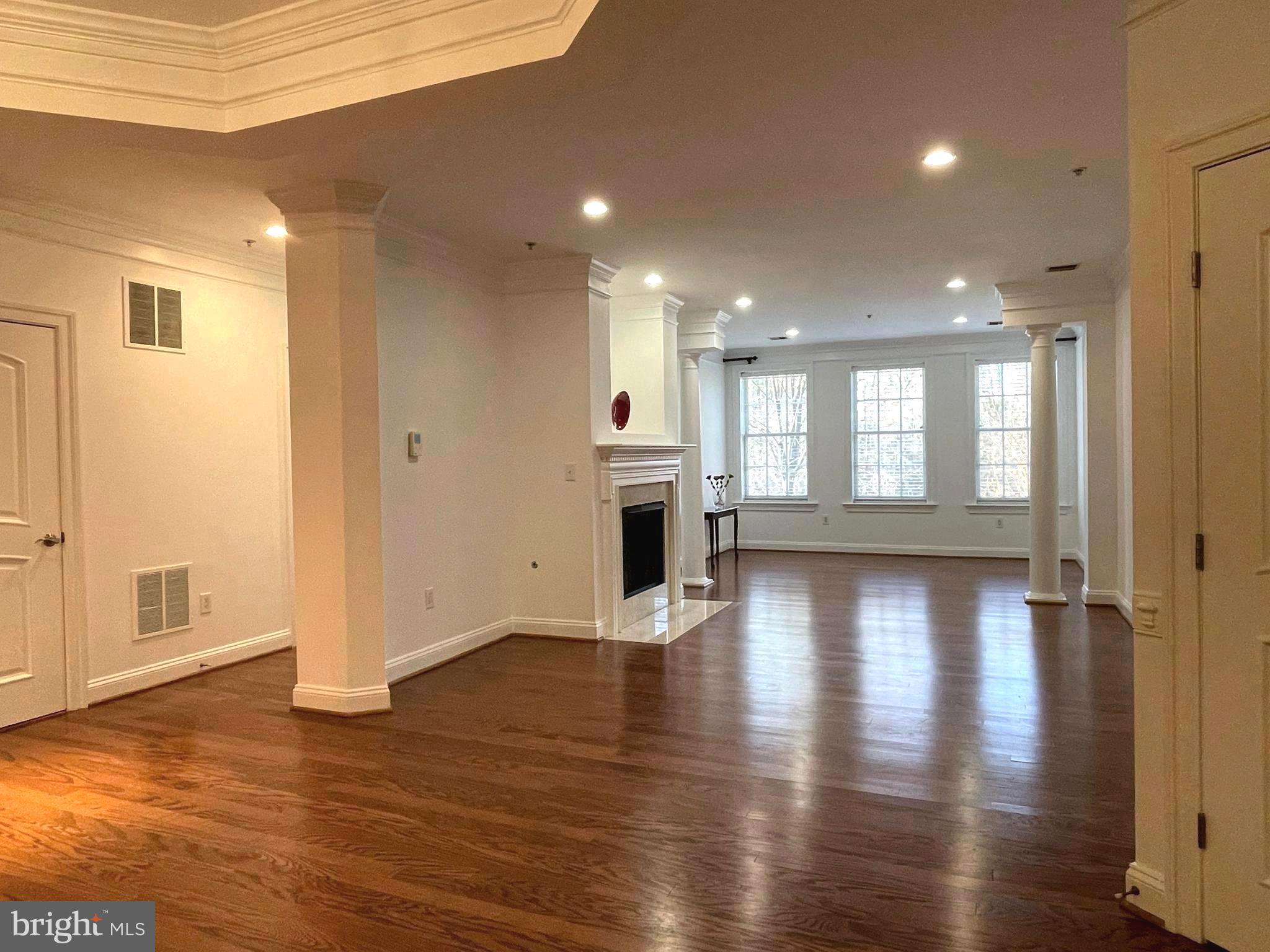1781 Chain Bridge Road, Unit 201 McLean, VA 22102 - Photo 10 of 51 Large Living room