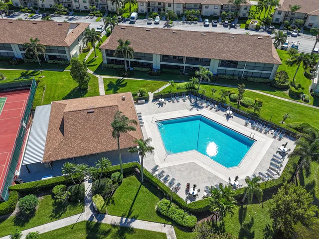 $320,000 | 1001 Pinecrest Circle, Unit B, Jupiter, FL 33458