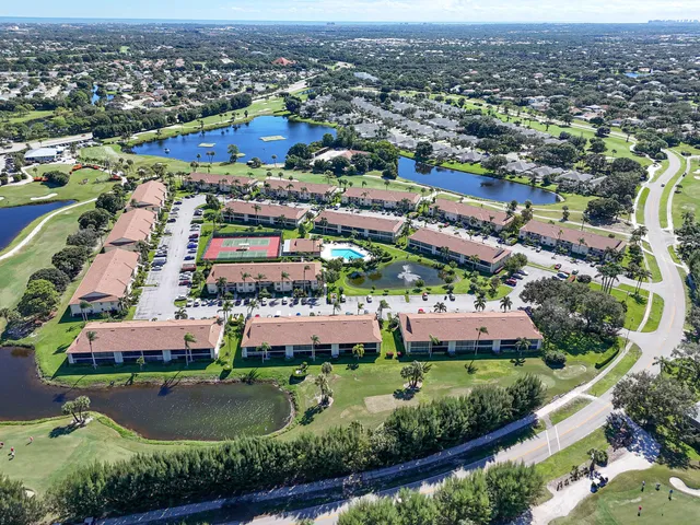 $320,000 | 1001 Pinecrest Circle, Unit B, Jupiter, FL 33458