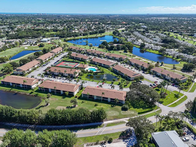 $320,000 | 1001 Pinecrest Circle, Unit B, Jupiter, FL 33458