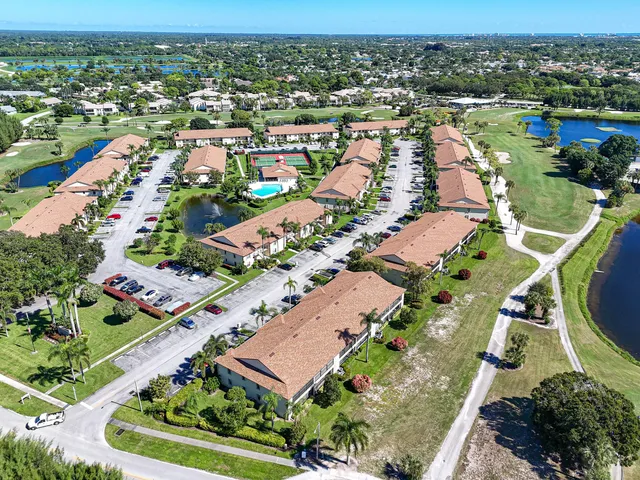 $320,000 | 1001 Pinecrest Circle, Unit B, Jupiter, FL 33458
