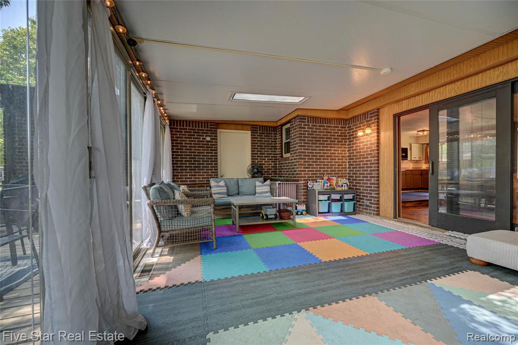 21953 Hall Road Trenton, MI 48183 - Photo 38 of 48 Gallery Image 38