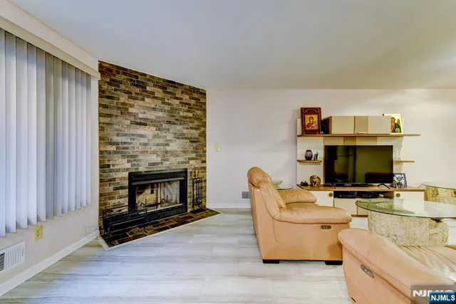 $649,999 | 6 Hanson Place, Unit 8, Wayne, NJ 07470