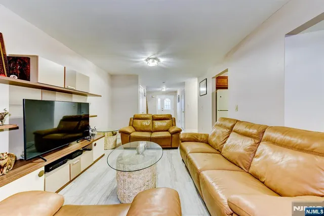 $649,999 | 6 Hanson Place, Unit 8, Wayne, NJ 07470