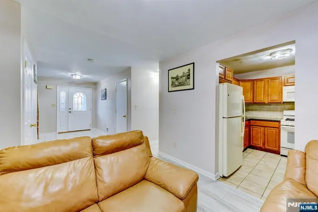 $649,999 | 6 Hanson Place, Unit 8, Wayne, NJ 07470