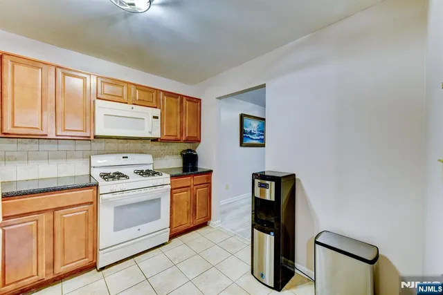 $649,999 | 6 Hanson Place, Unit 8, Wayne, NJ 07470