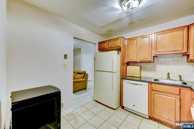 $649,999 | 6 Hanson Place, Unit 8, Wayne, NJ 07470