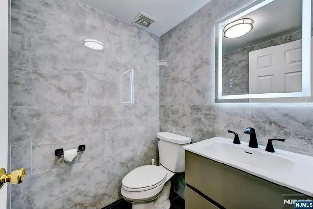 $649,999 | 6 Hanson Place, Unit 8, Wayne, NJ 07470