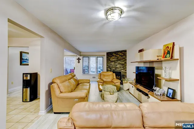 $649,999 | 6 Hanson Place, Unit 8, Wayne, NJ 07470