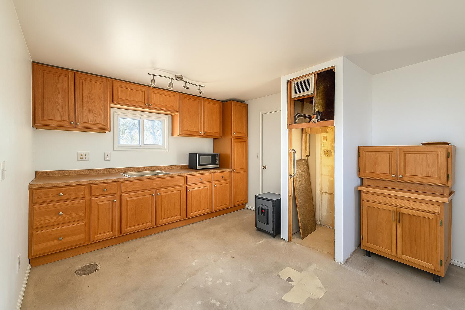 56606 Skyline Ranch Road Yucca Valley, CA 92284 - Photo 5 of 19 a kitchen with stainless steel appliances granite countertop a refrigerator and cabinets