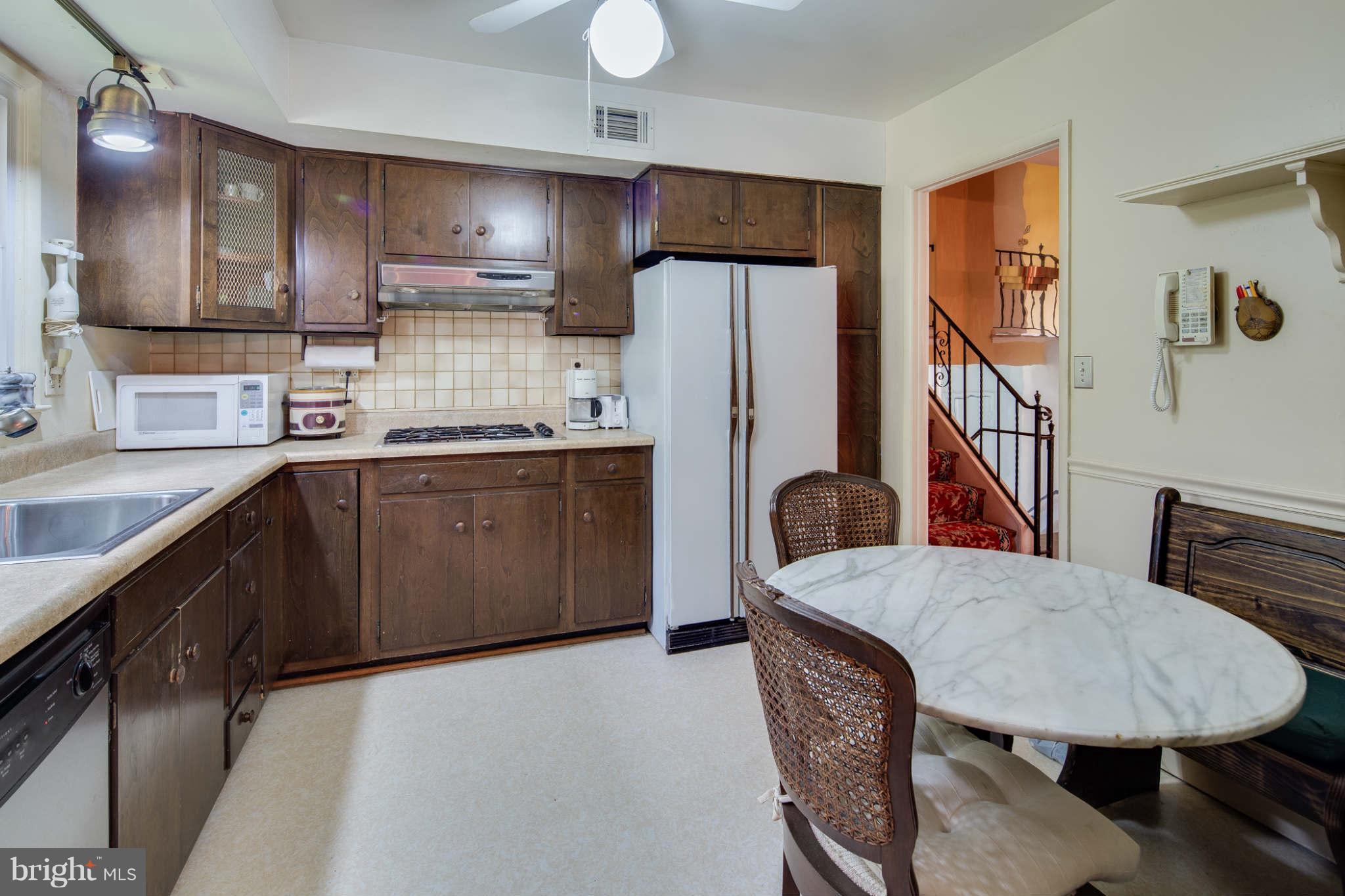 9206 Spring Valley Road Ellicott City, MD 21043 - Photo 12 of 29 Kitchen