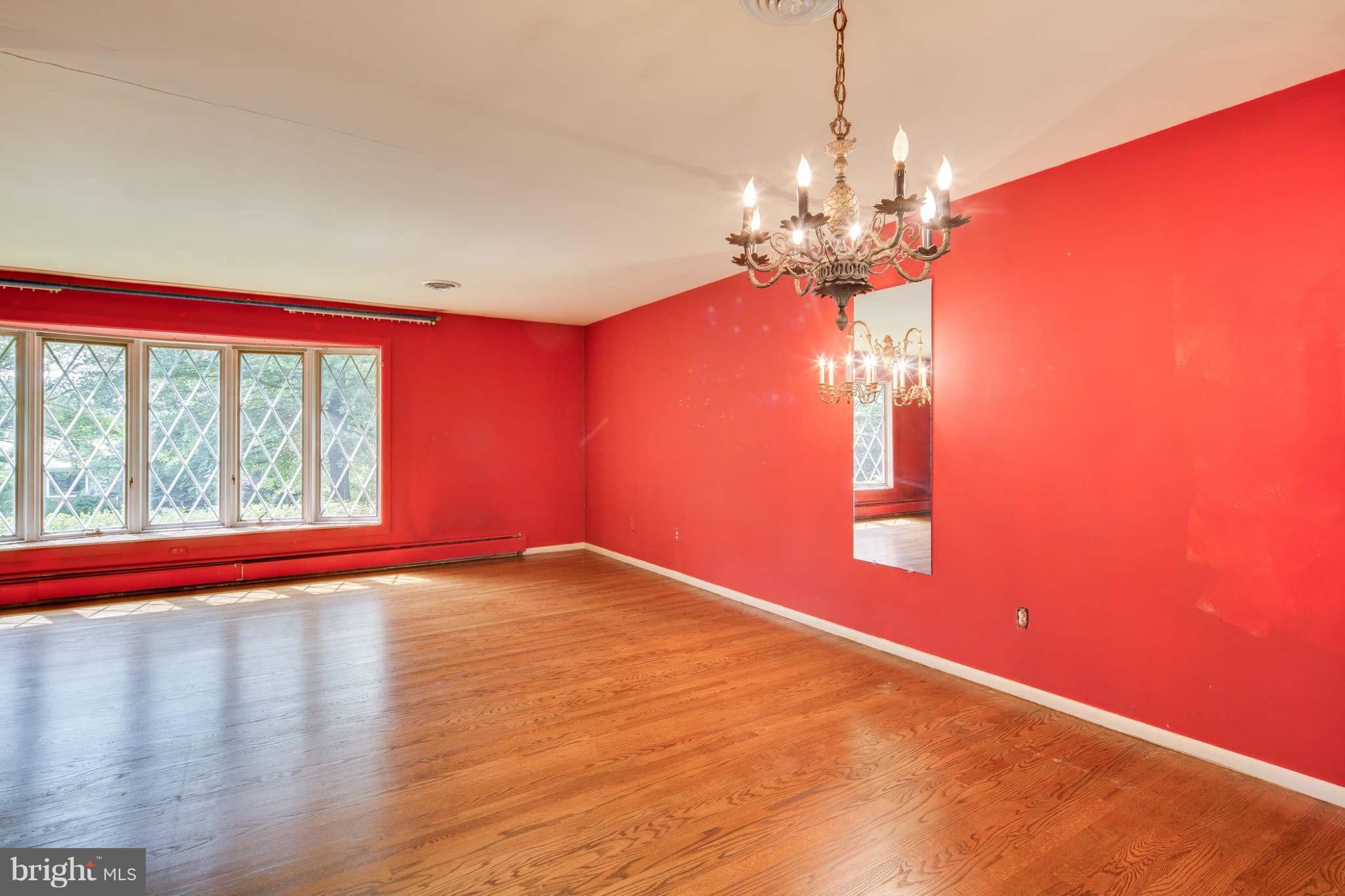 9206 Spring Valley Road Ellicott City, MD 21043 - Photo 15 of 29 Living Room