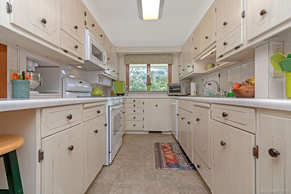 160 Deerlake Road Brevard, NC 28712 - Photo 12 of 48 Gallery Image 12
