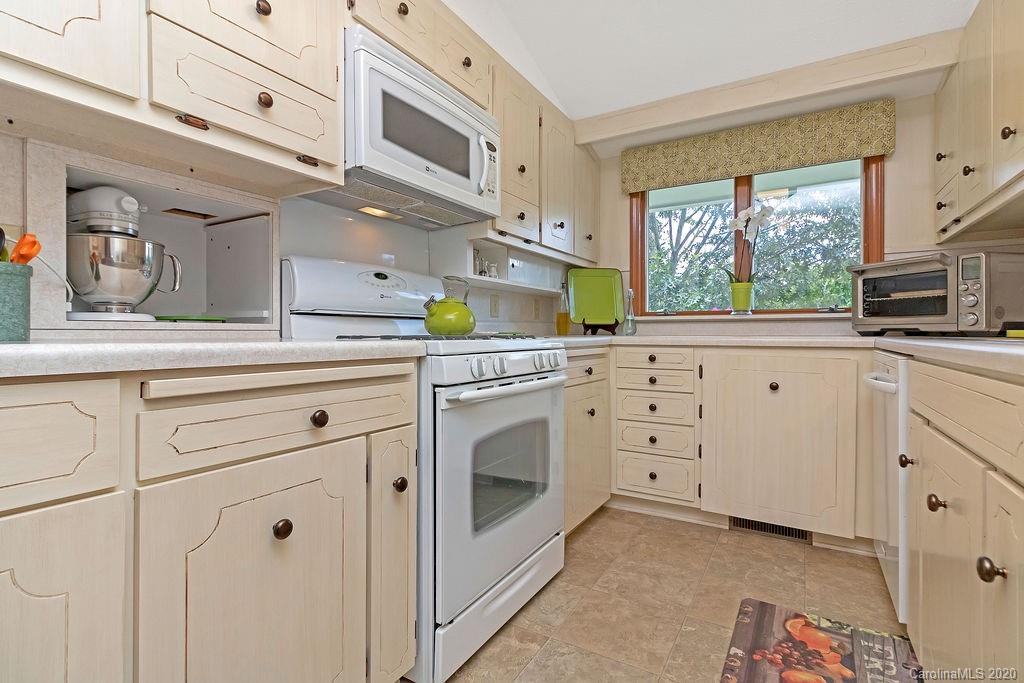 160 Deerlake Road Brevard, NC 28712 - Photo 14 of 48 Gallery Image 14