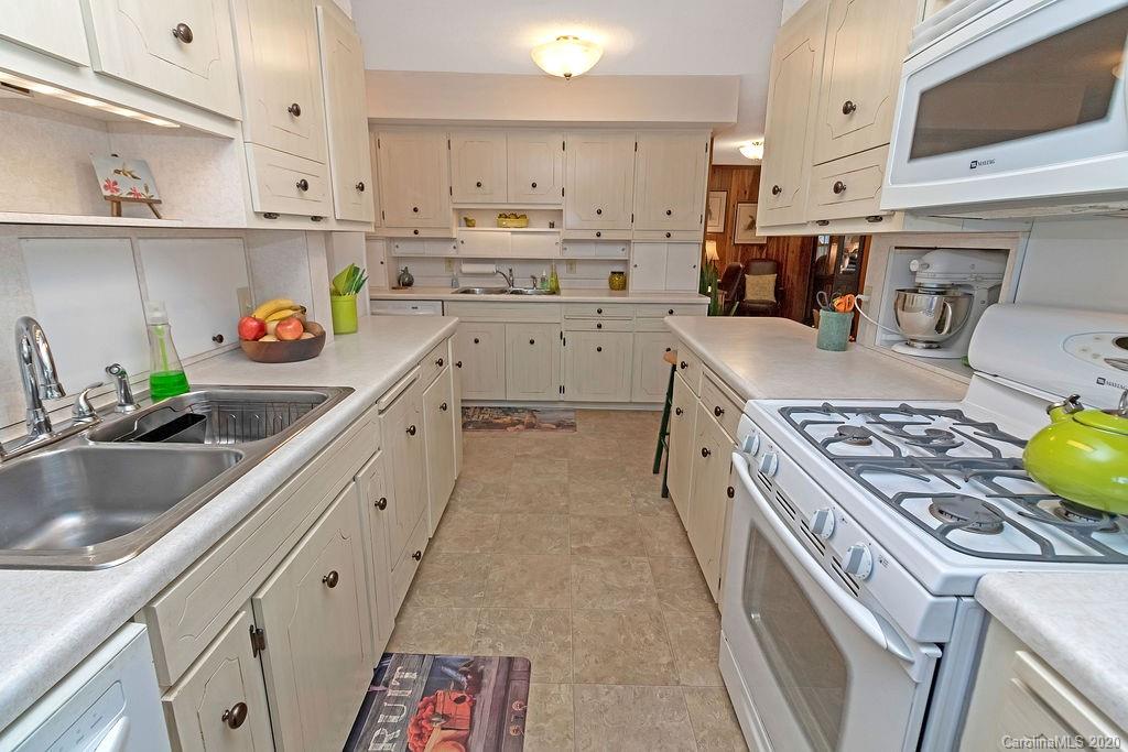 160 Deerlake Road Brevard, NC 28712 - Photo 15 of 48 Gallery Image 15