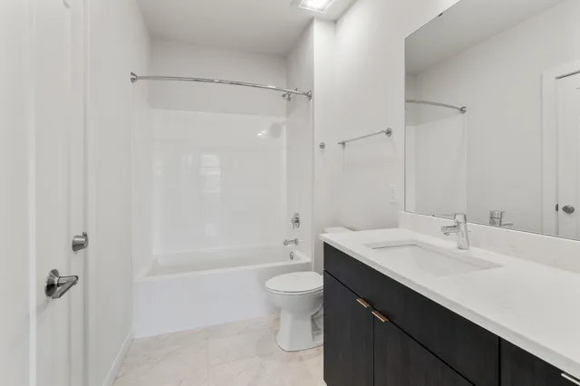 $2,165 | 5945 6th Avenue, Unit 311, Kenosha, WI 53140