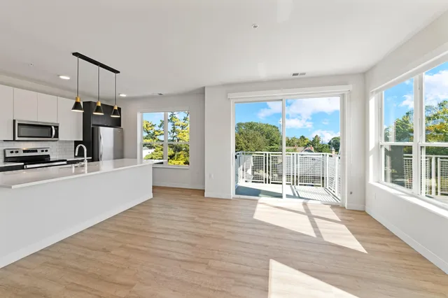 $2,165 | 5945 6th Avenue, Unit 311, Kenosha, WI 53140