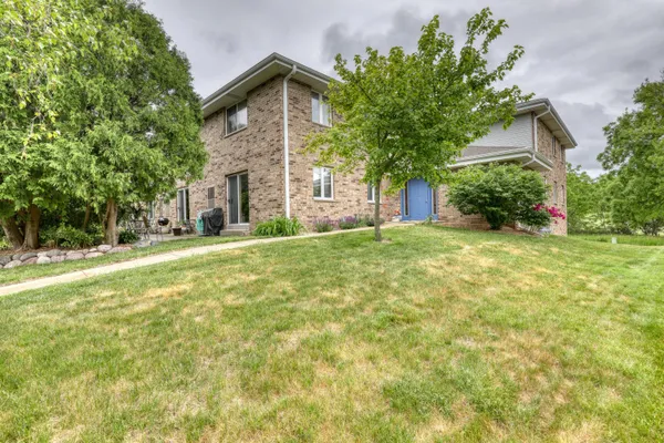 $250,000 | 1360 Meadowcreek Drive, Unit F, Pewaukee, WI 53072
