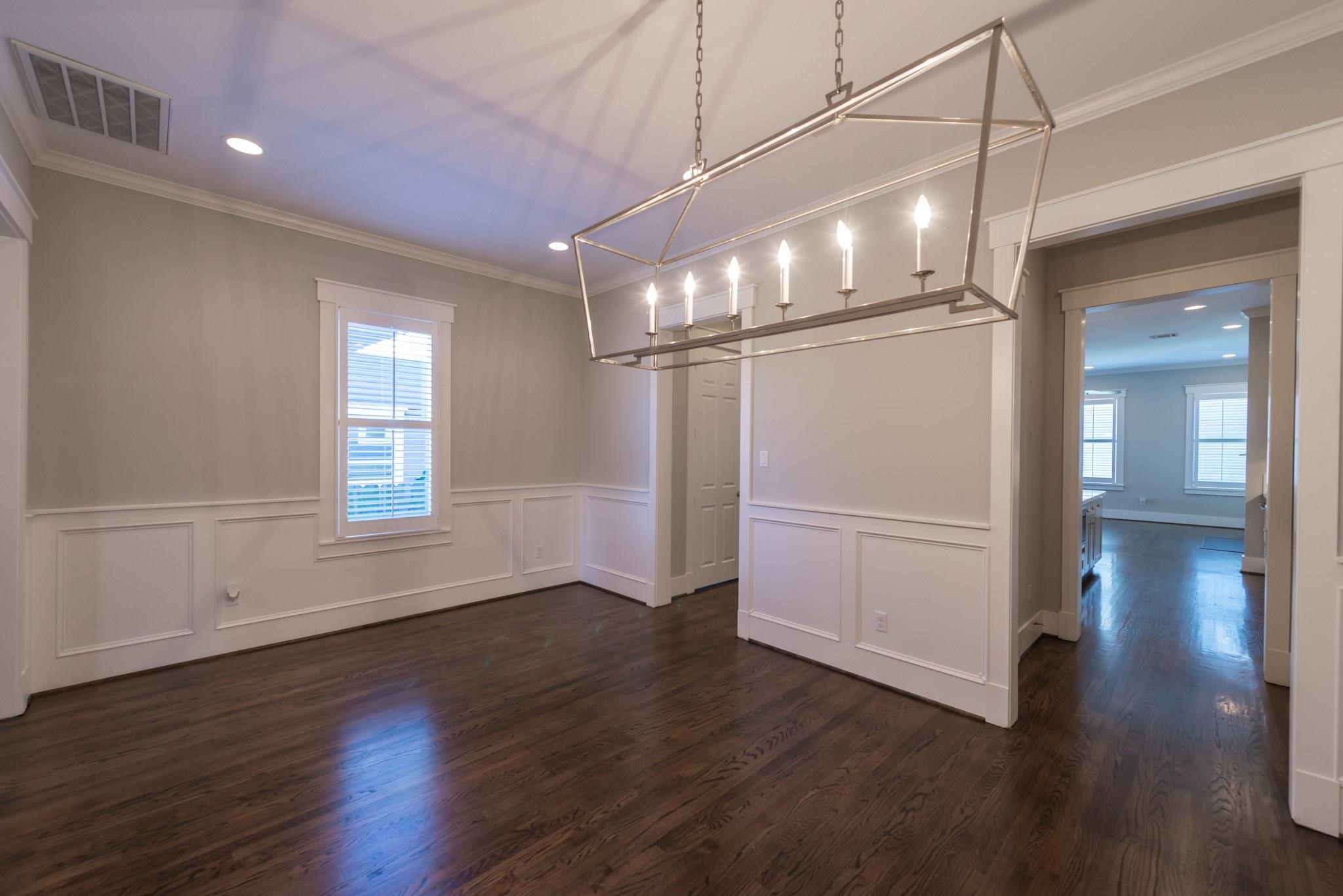 734 Allston Street, Unit B Houston, TX 77007 - Photo 4 of 28 Make memories gathered around your dining table with your friends and family.