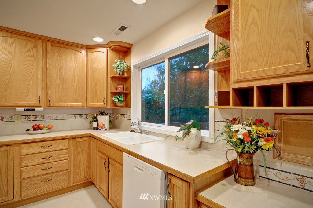 14246 147th Place Southeast Renton, WA 98059 - Photo 5 of 13