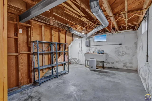 $165,000 | 2011 Southwest Stone Avenue, Topeka, KS 66604