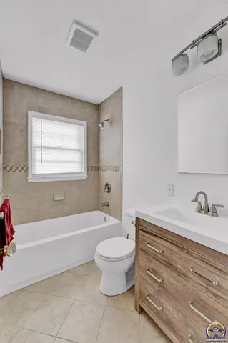 $165,000 | 2011 Southwest Stone Avenue, Topeka, KS 66604