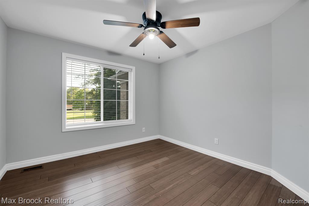 8330 Cooley Lake Road Commerce Township, MI 48382 - Photo 22 of 56 Gallery Image 22