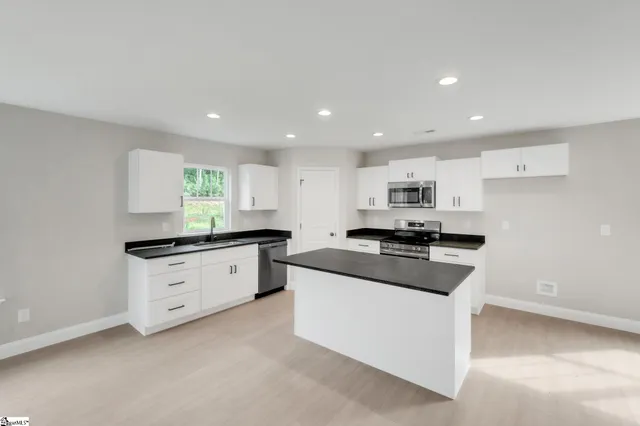 $280,999 | 225 Upper Beaver Creek Drive, Moore, SC 29369