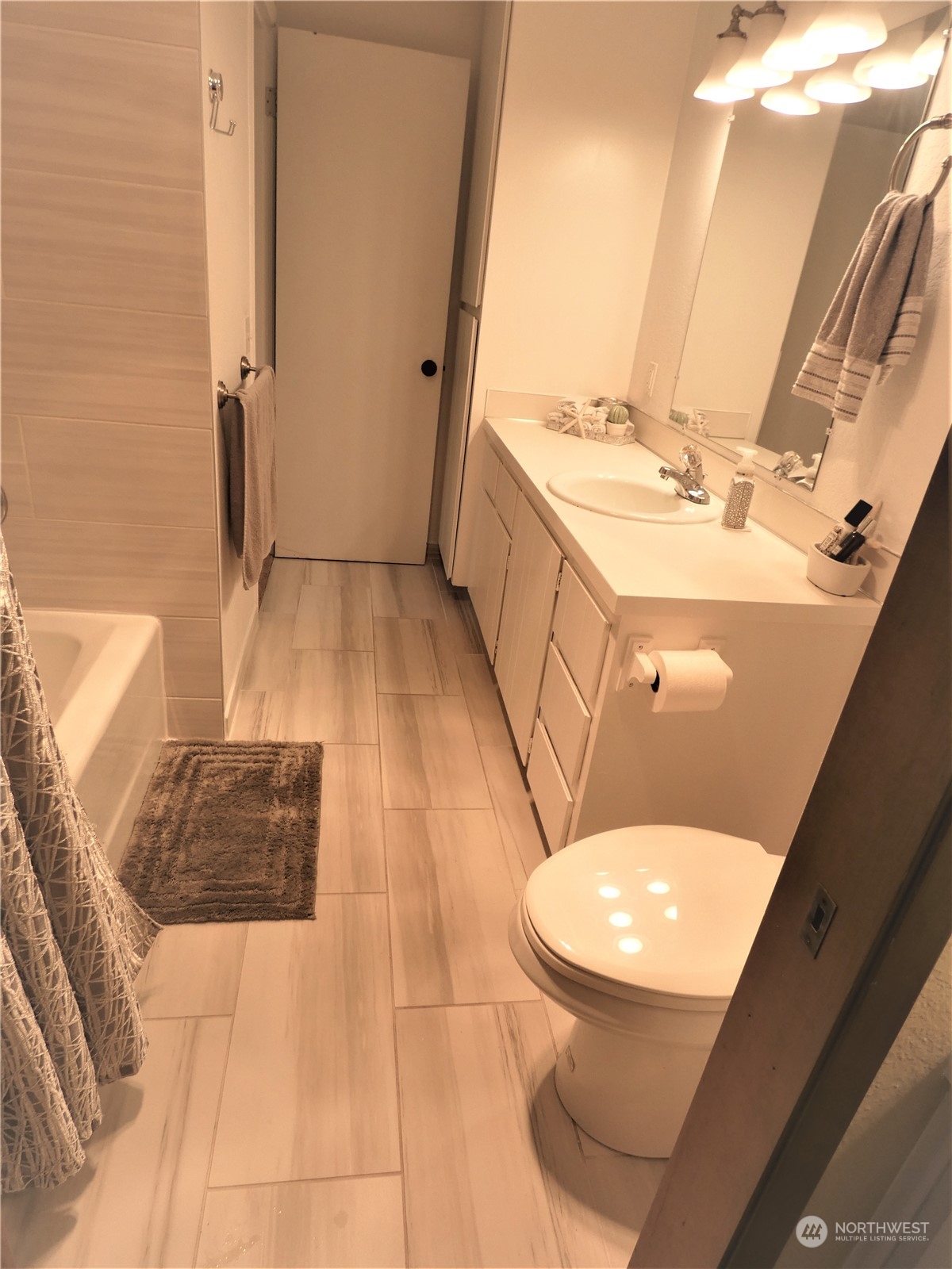 7516 218th Street Southwest, Unit 4 Edmonds, WA 98026 - Photo 24 of 37 Gallery Image 24