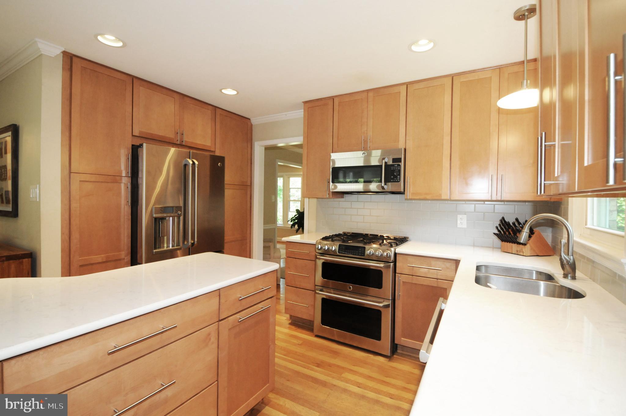 7821 Elba Road Alexandria, VA 22306 - Photo 21 of 54 SUBWAY TILE & MARBLE-LIKE QUARTZ COUNTERS