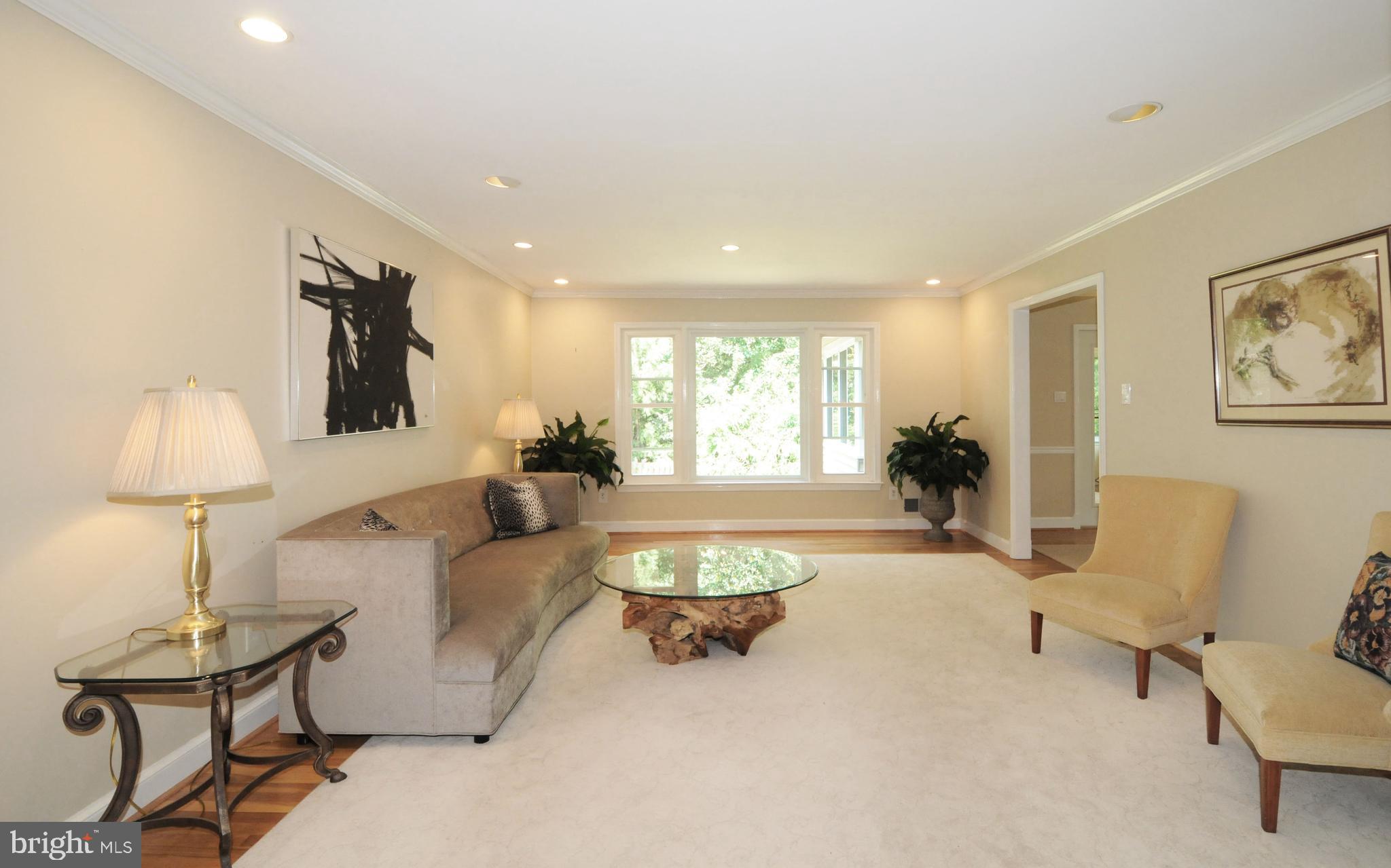 7821 Elba Road Alexandria, VA 22306 - Photo 5 of 54 LARGE, ELEGANT LIVING ROOM WITH RECESSED LIGHTS