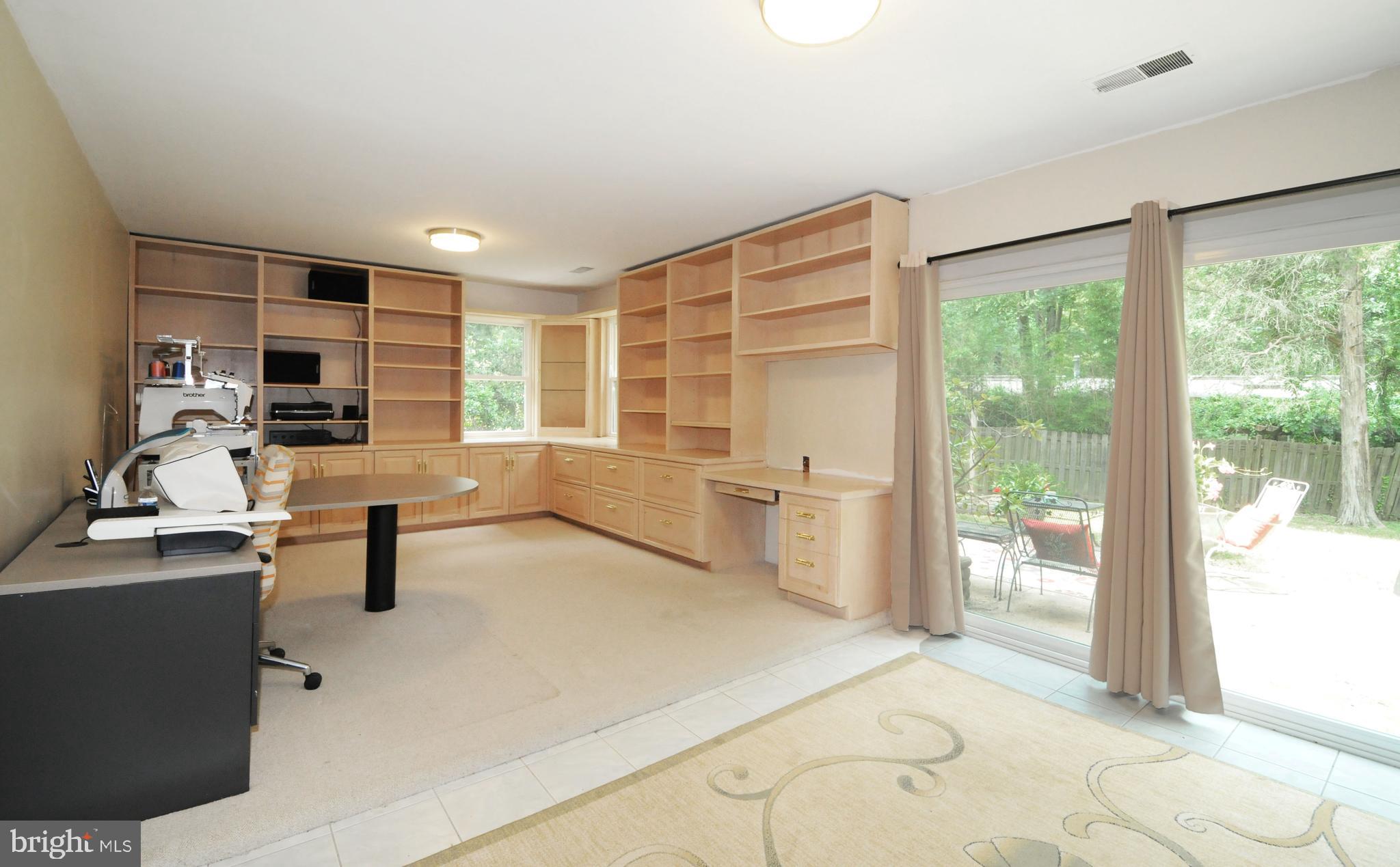 7821 Elba Road Alexandria, VA 22306 - Photo 43 of 54 THOMPSON CREEK SLIDER TO THE PATIO