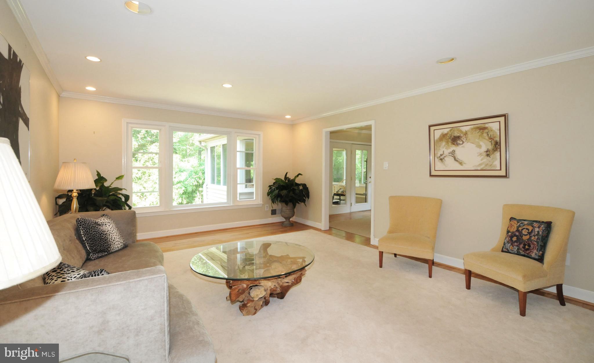 7821 Elba Road Alexandria, VA 22306 - Photo 6 of 54 LIVING ROOM HAS CROWN MOLDING