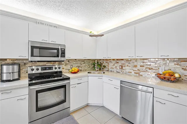 $260,000 | 4101 Coral Tree Circle, Unit 313, Coconut Creek, FL 33073