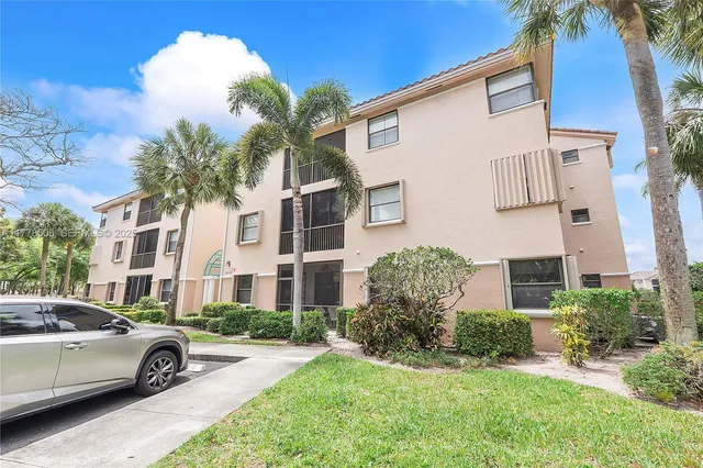 $260,000 | 4101 Coral Tree Circle, Unit 313, Coconut Creek, FL 33073