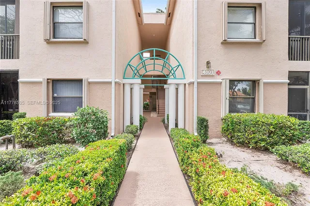 $260,000 | 4101 Coral Tree Circle, Unit 313, Coconut Creek, FL 33073