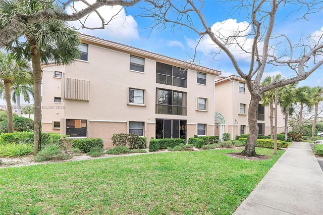 $260,000 | 4101 Coral Tree Circle, Unit 313, Coconut Creek, FL 33073
