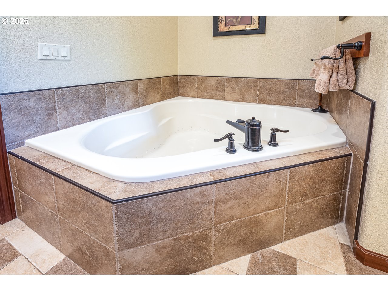 3381 Rosemont Way Eugene, OR 97401 - Photo 28 of 45 Owner's Suite Bathroom