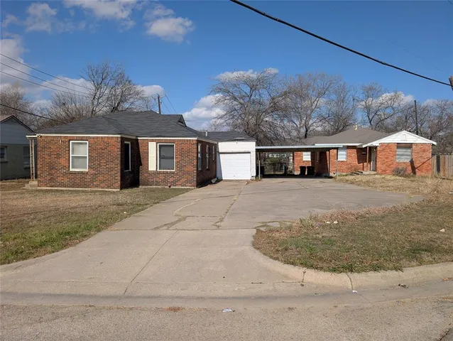 $444,900 | 2600 West Bewick Street, Fort Worth, TX 76109