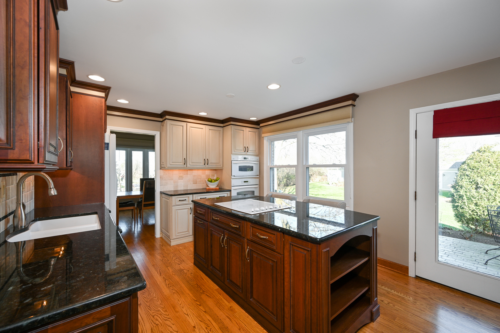 1015 Creekside Drive Wheaton, IL 60189 - Photo 10 of 28